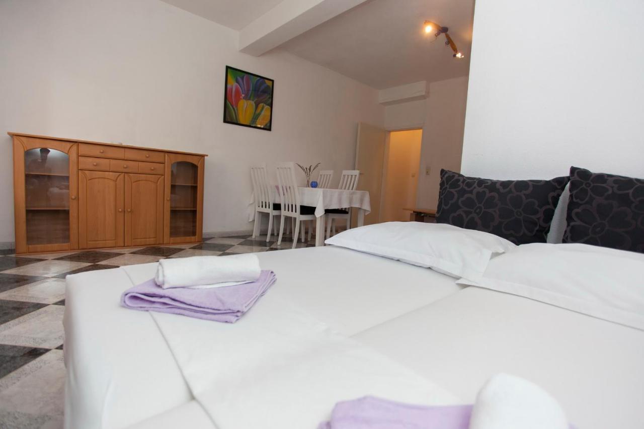 Apartments Damjanovic Makarska Room photo
