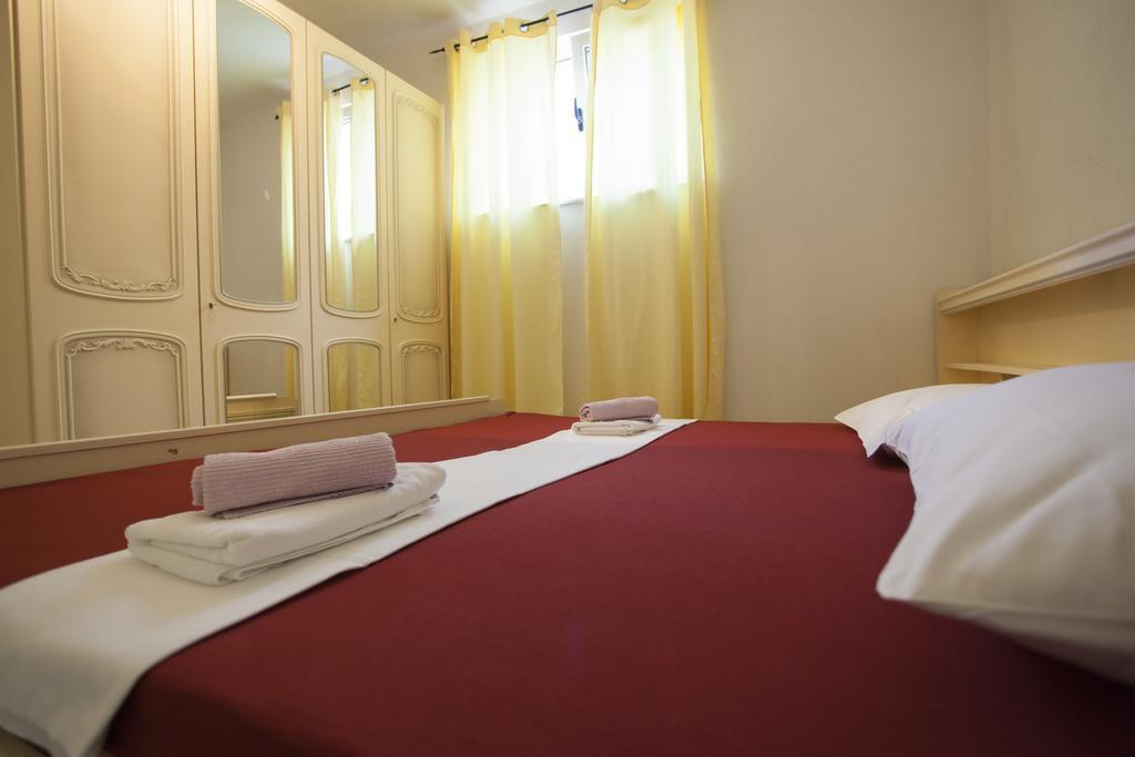 Apartments Damjanovic Makarska Room photo