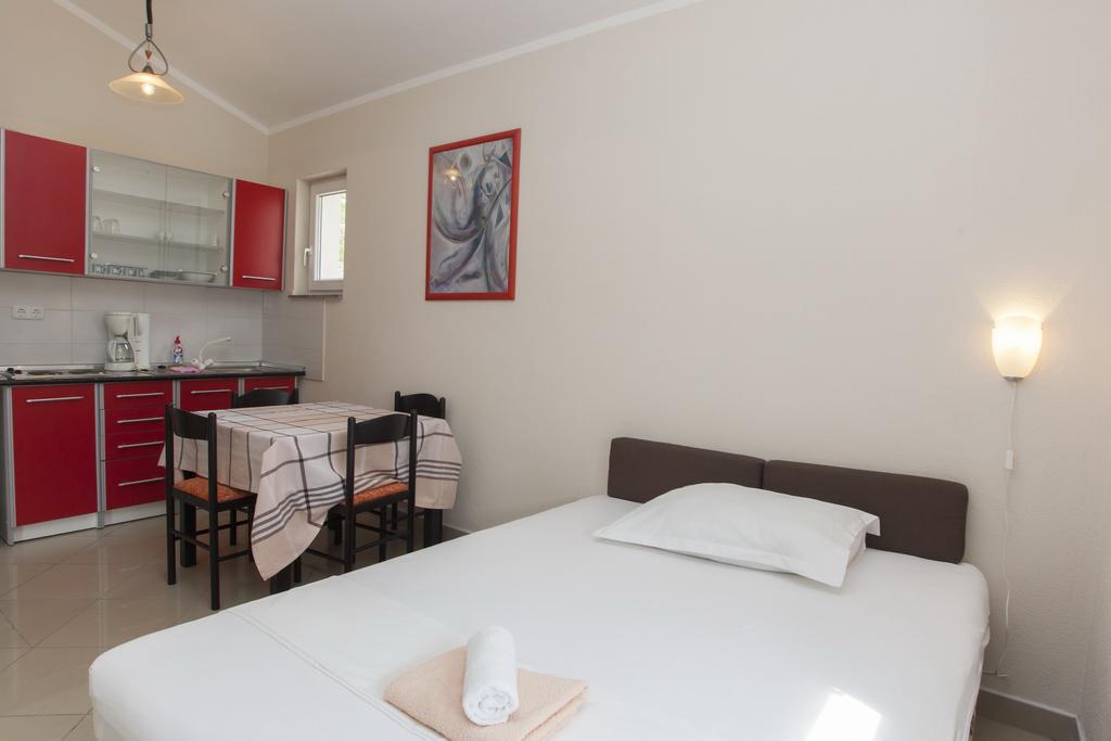 Apartments Damjanovic Makarska Room photo