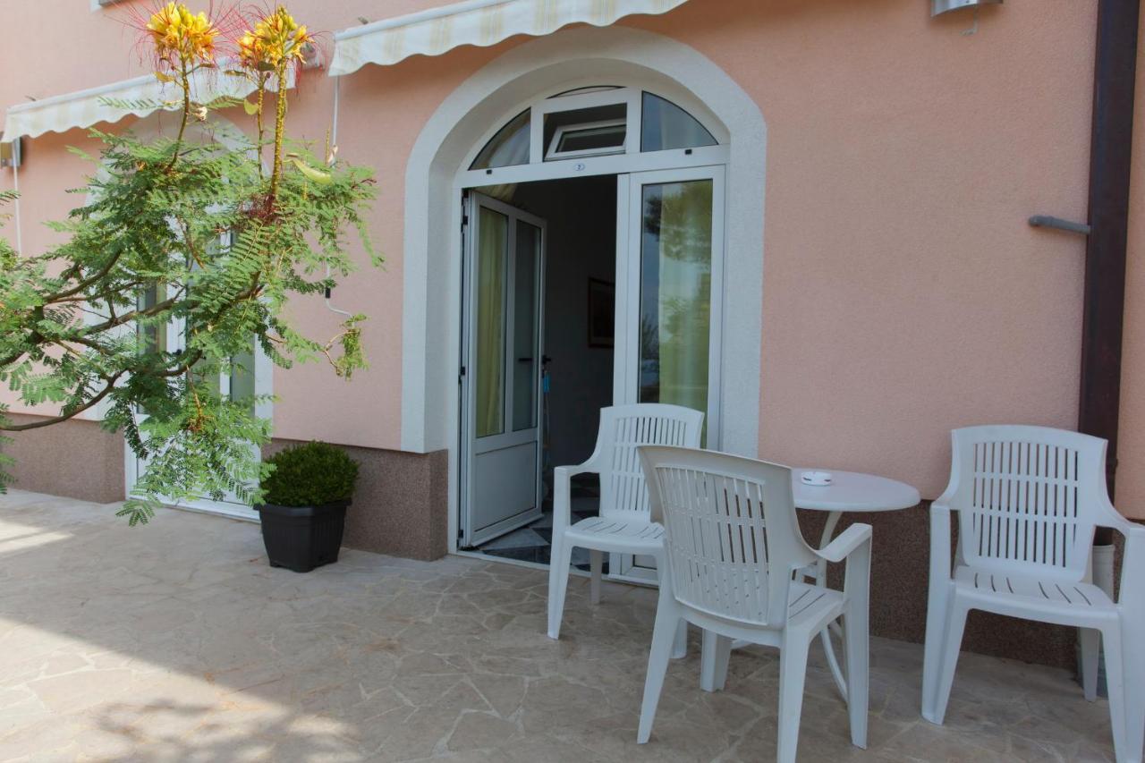 Apartments Damjanovic Makarska Room photo
